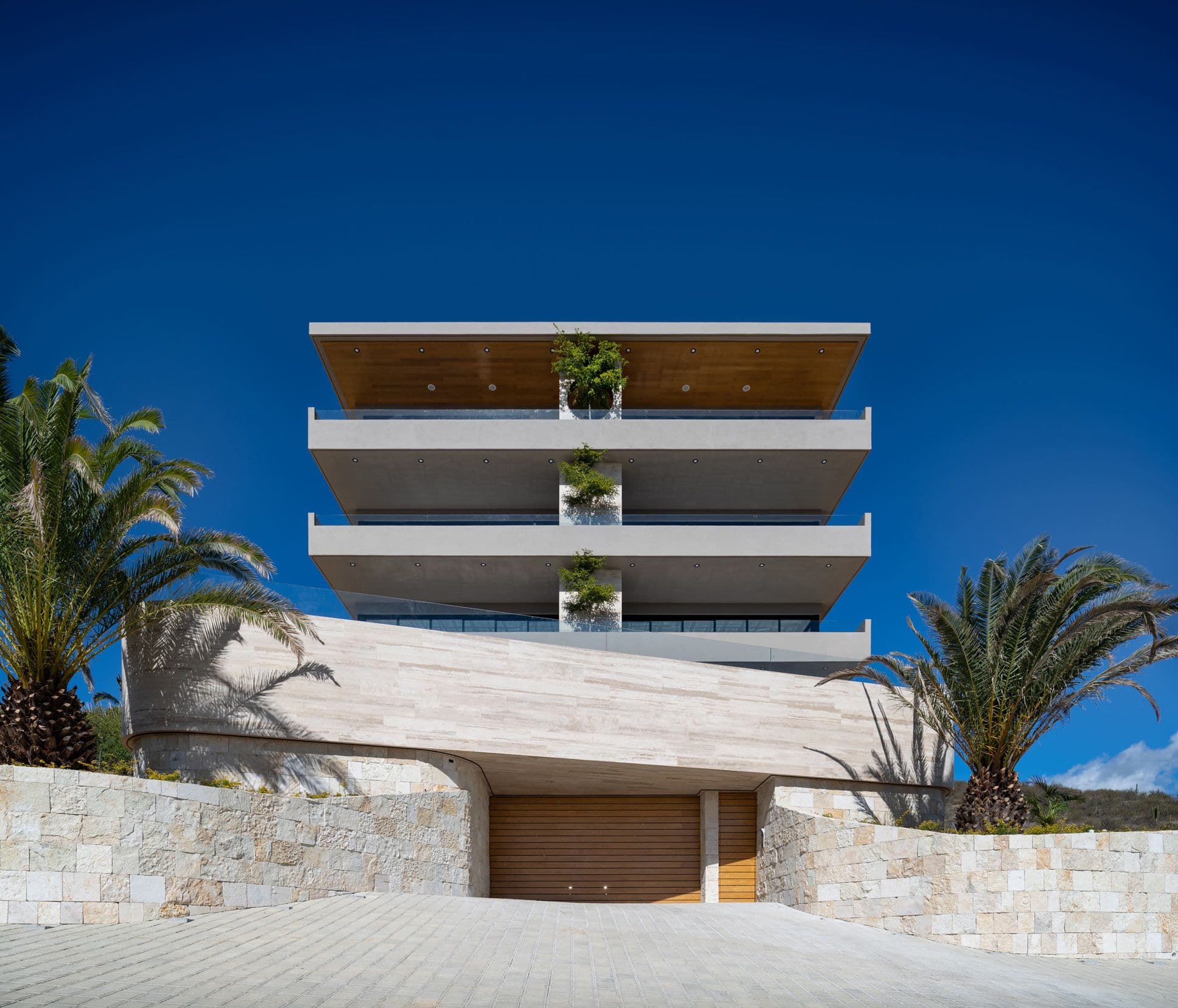 Portada alternativa de Pacific Bay